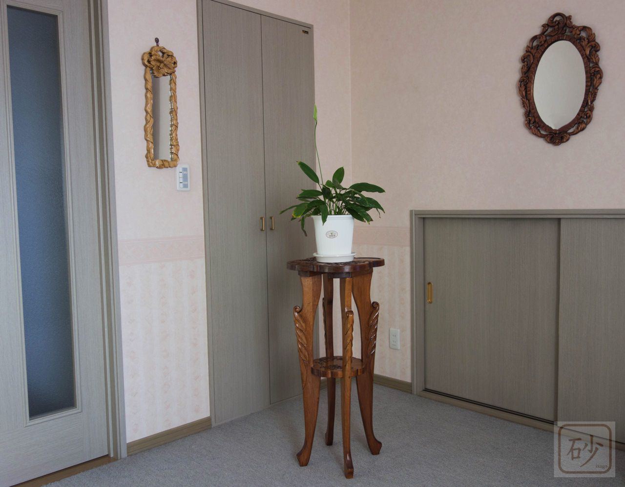 木彫り クレマチスの脚長花台