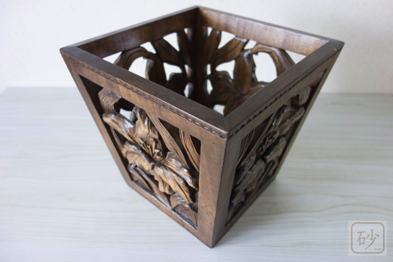 木彫りの鉢カバー　ユリ