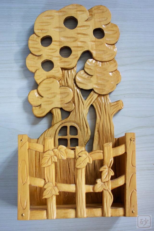 木彫りのレターラック　ツリーハウス