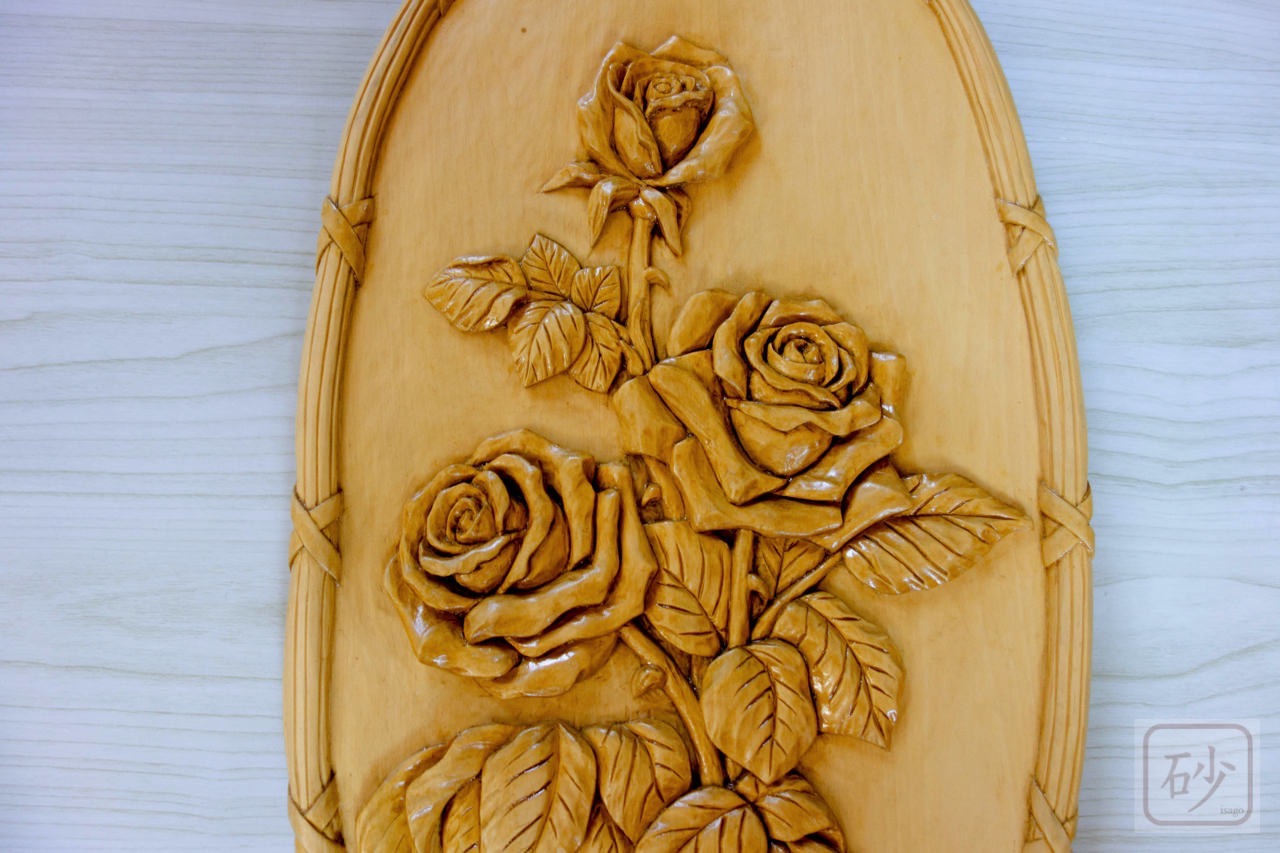 木彫りのバラ