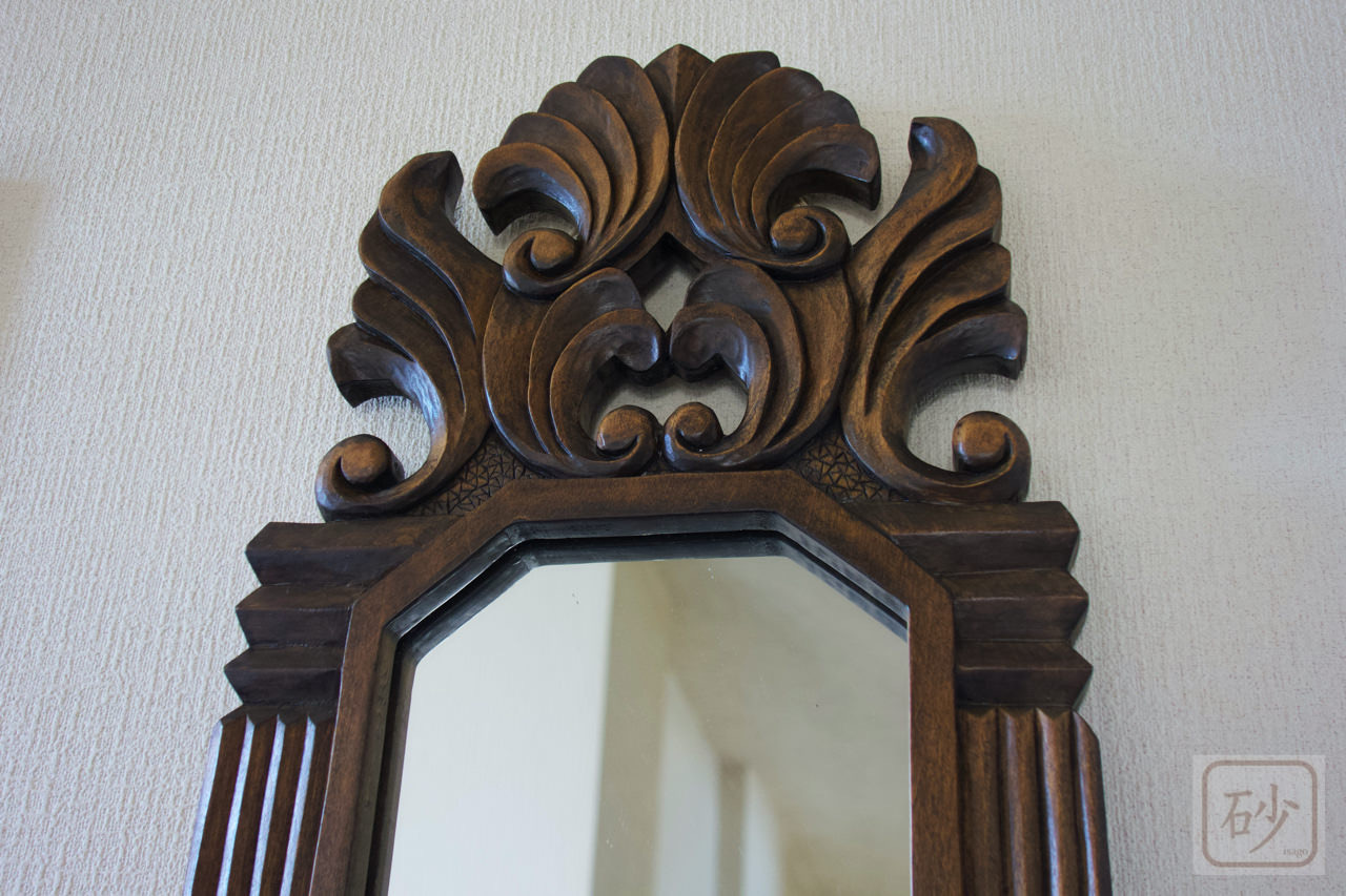 木彫りの長鏡