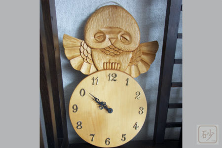 木彫りのフクロウ 掛け時計