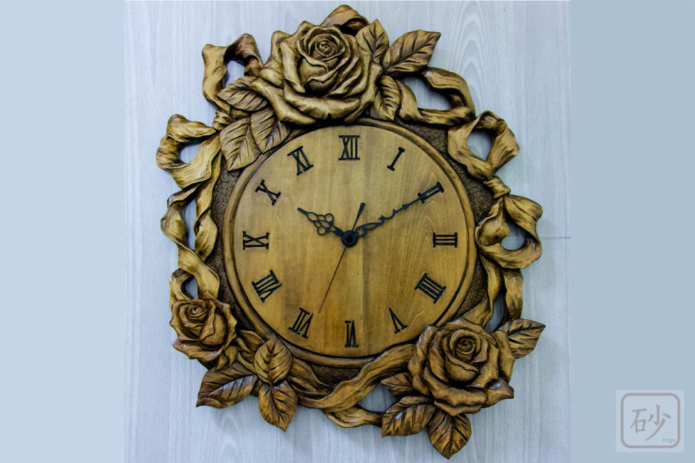 木彫りのバラ時計を完成させました