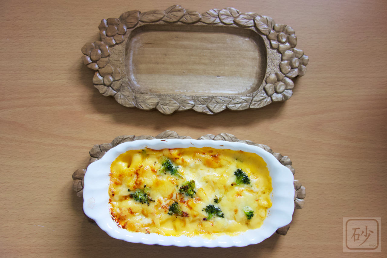 グラタン皿の木彫り敷台を制作する