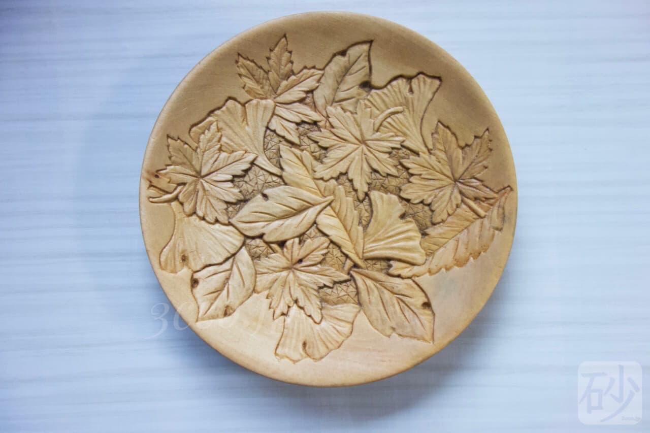 木彫りの皿