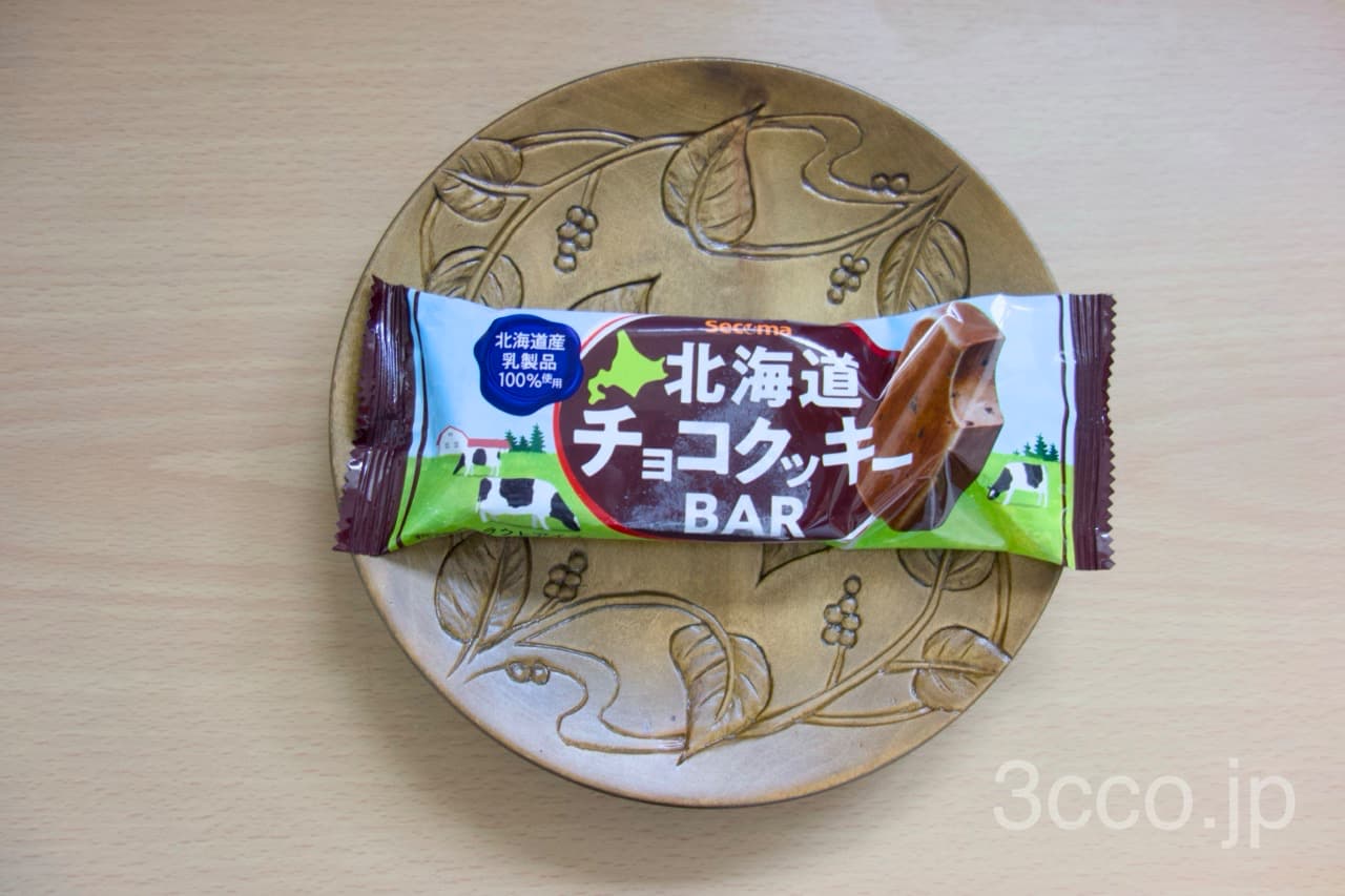 セイコーマート チョコクッキーアイスバーを食べる
