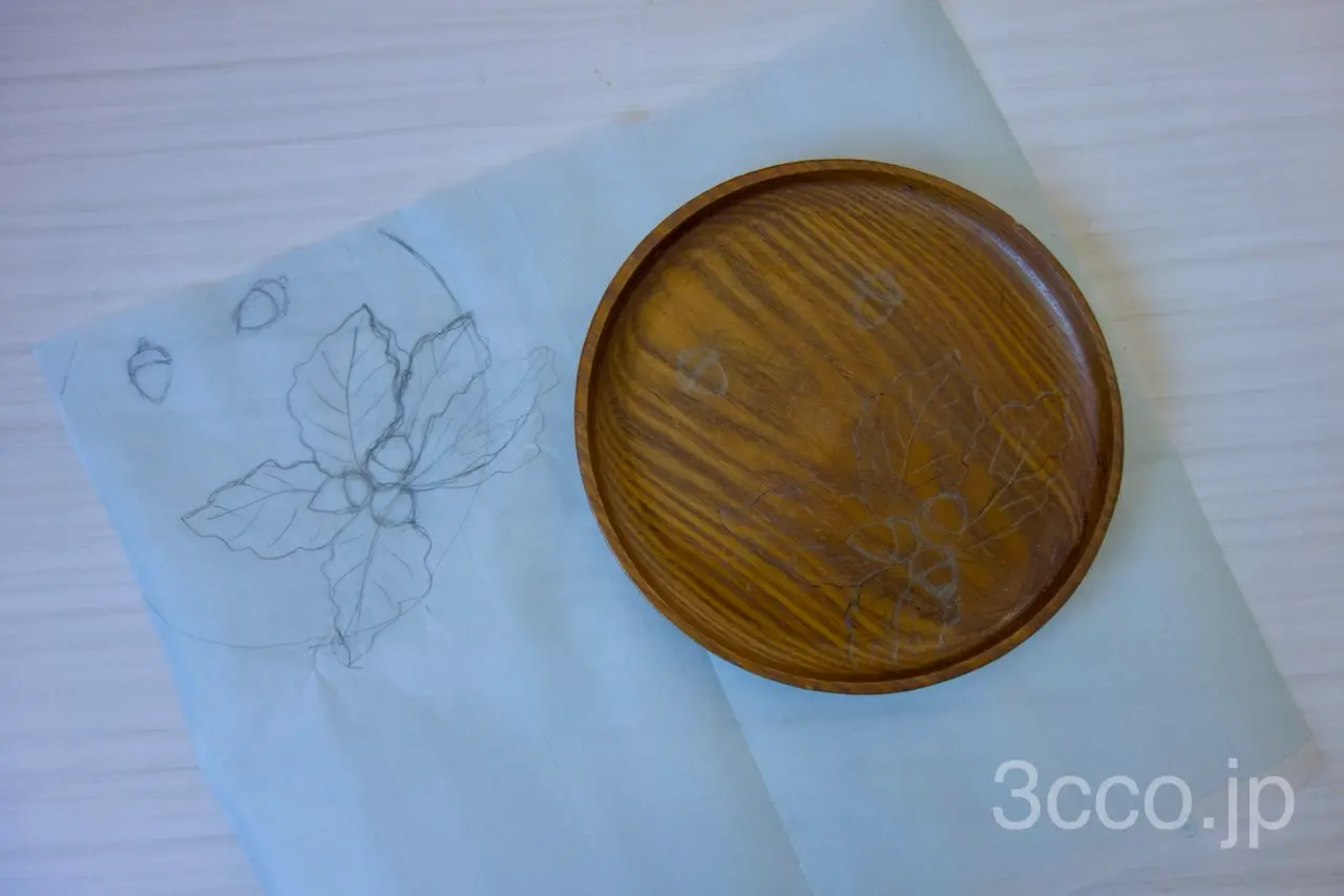 画像 木彫り盆と図案