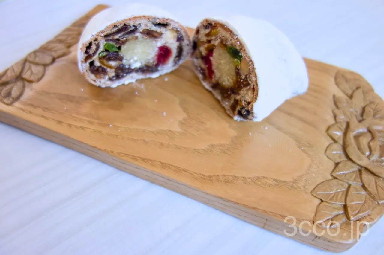 カッティングボードとシュトーレン