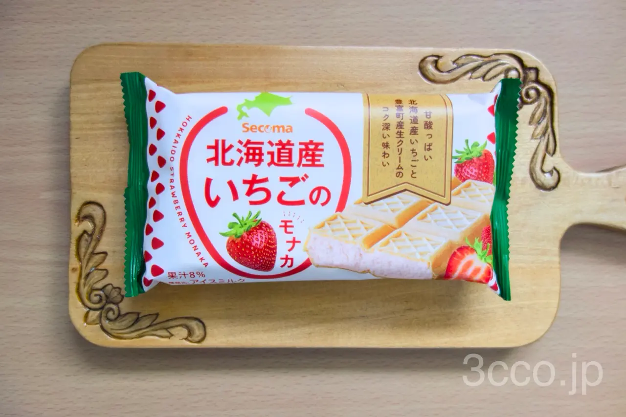 セコマ北海道産いちごのモナカを食べる