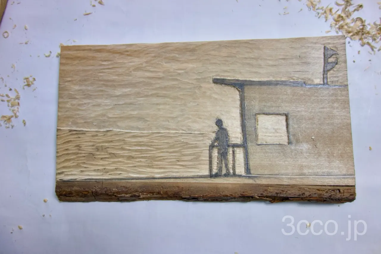 木彫りレリーフ制作中