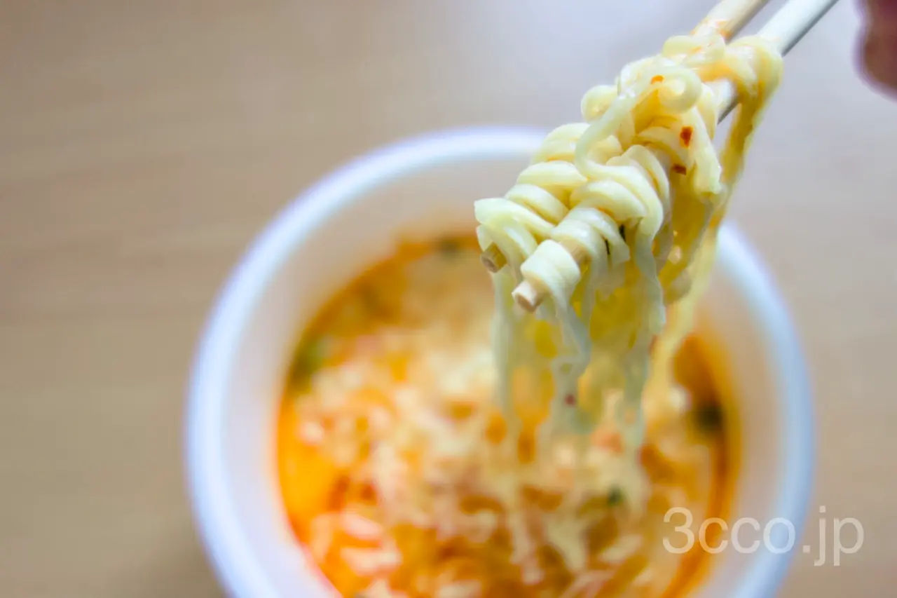 セイコーマート赤い鶏白湯ラーメン