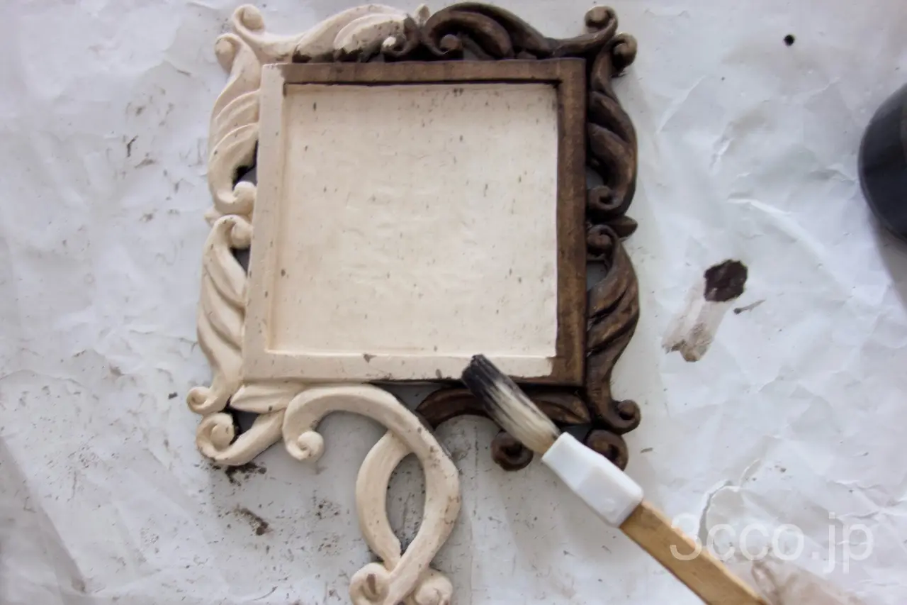 画像 木彫り着色作業