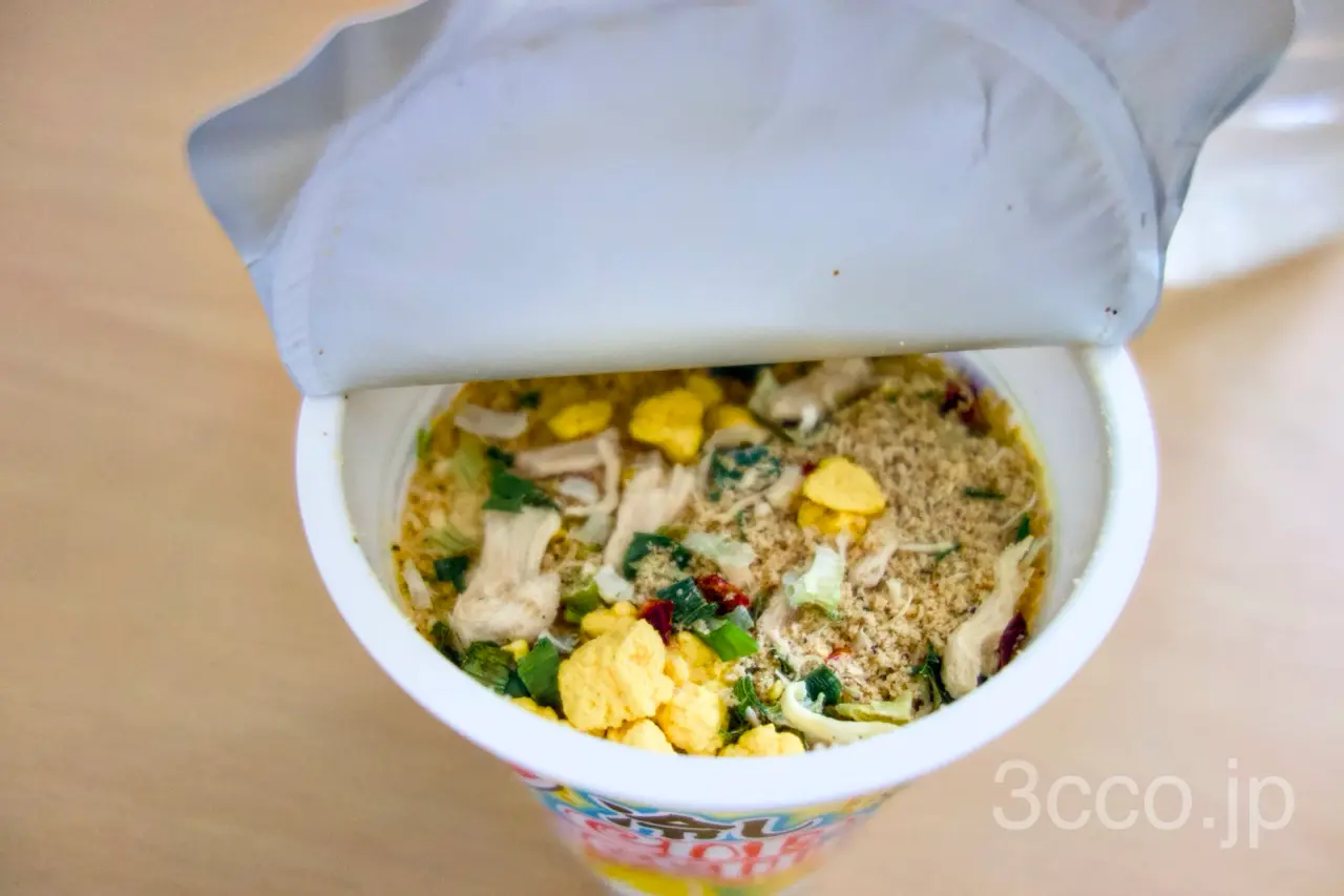 画像 冷やしカップヌードル鶏塩レモン味開封